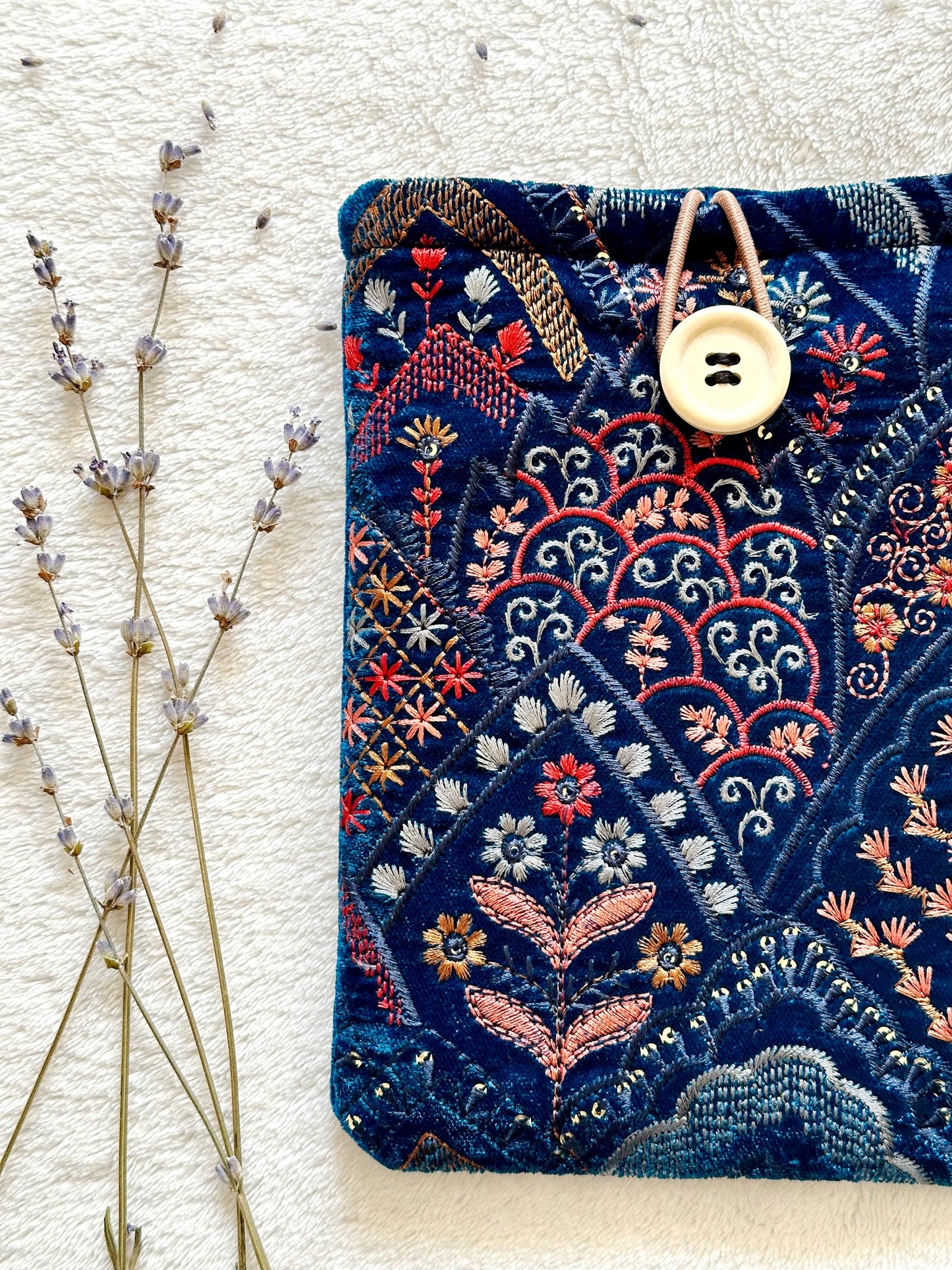 Embroidered Floral Kindle & Kobo Sleeve