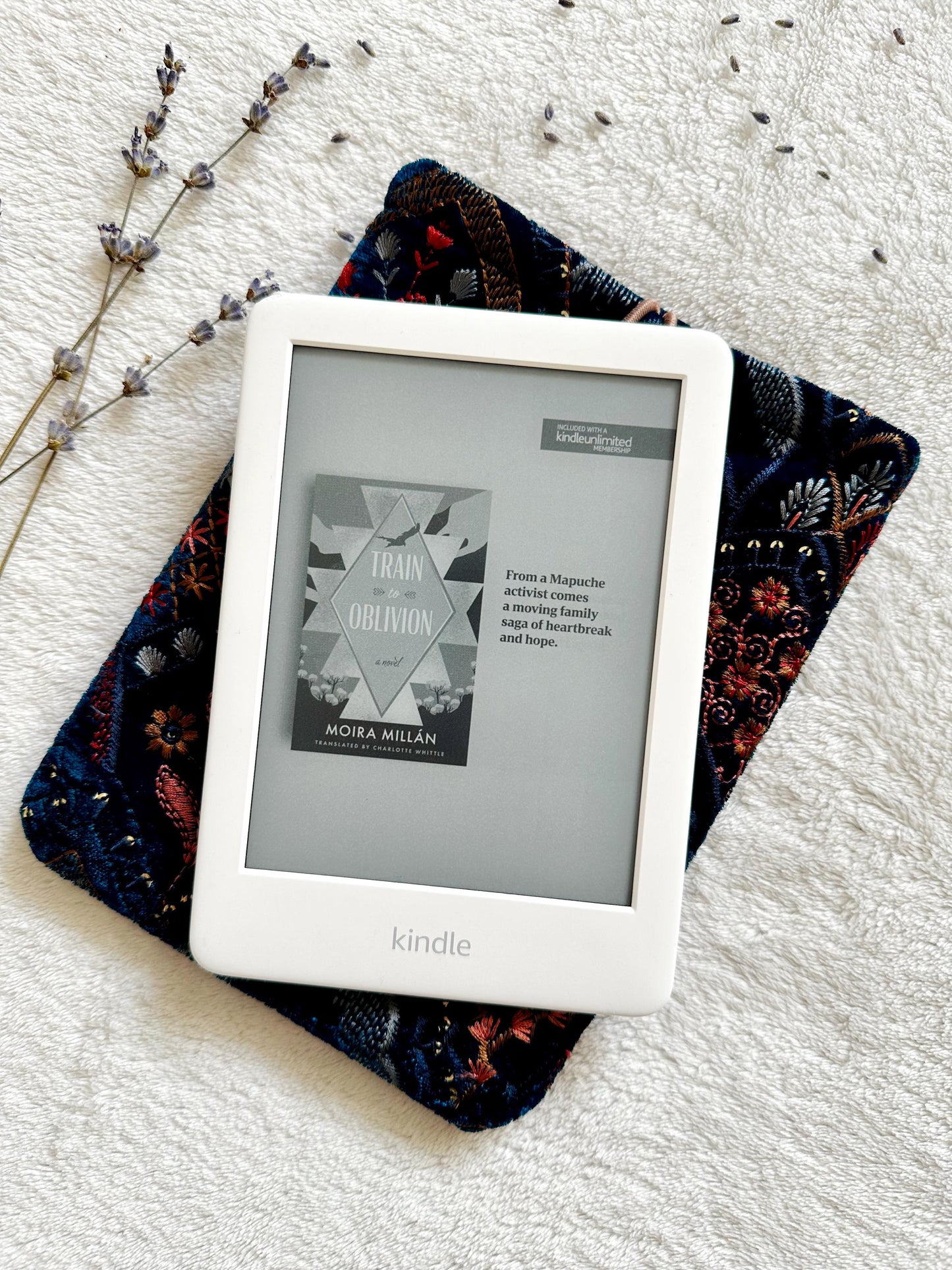Embroidered Floral Kindle & Kobo Sleeve