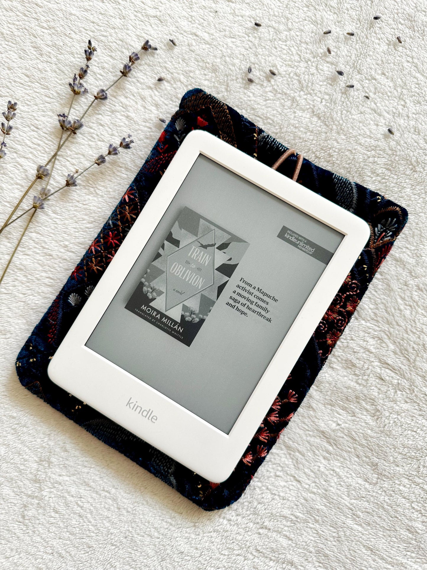 Embroidered Floral Kindle & Kobo Sleeve