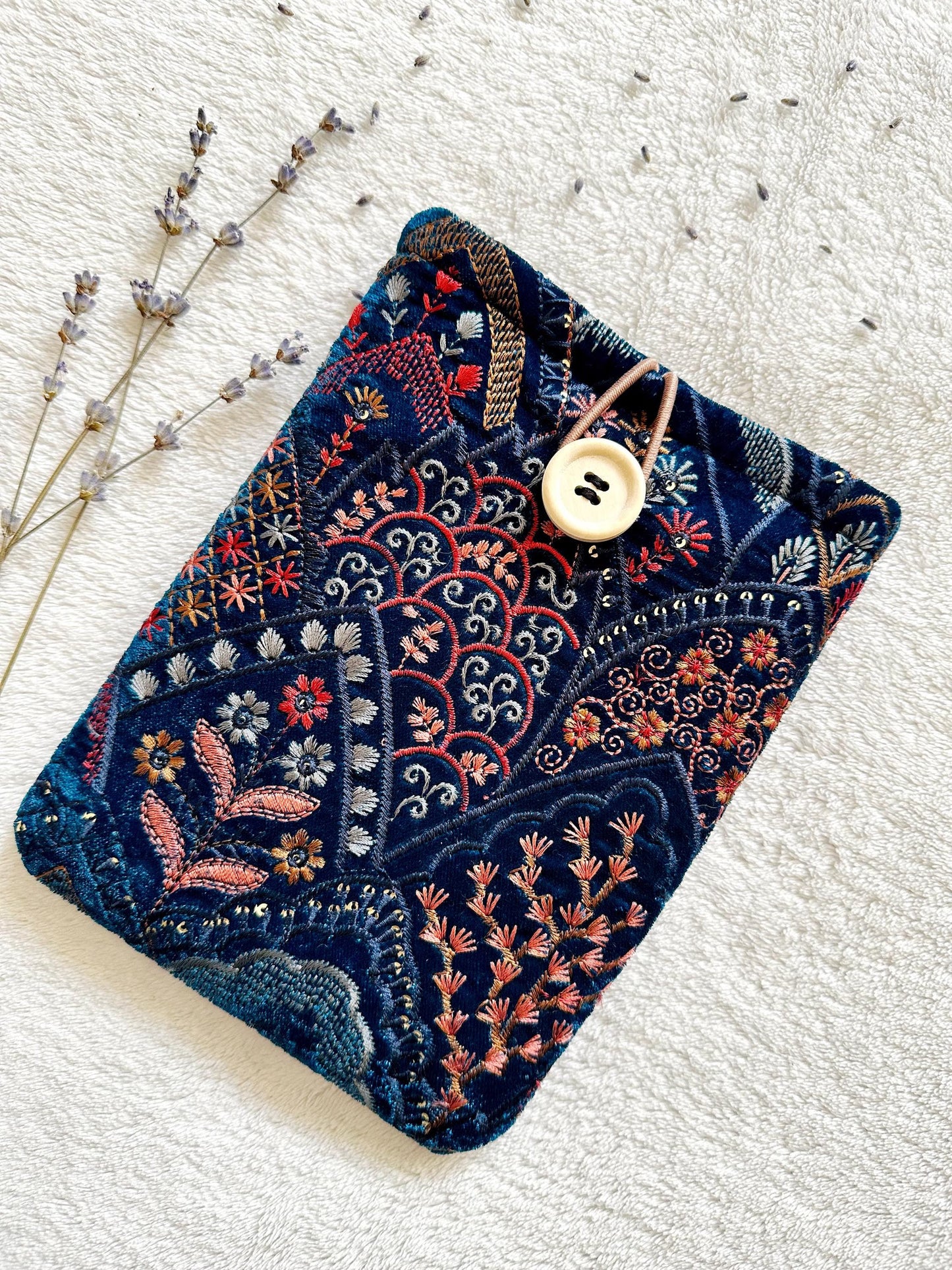 Embroidered Floral Kindle & Kobo Sleeve