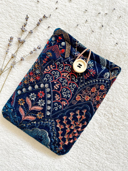 Embroidered Floral Kindle & Kobo Sleeve