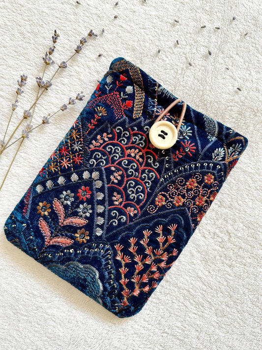 Embroidered Floral Kindle & Kobo Sleeve
