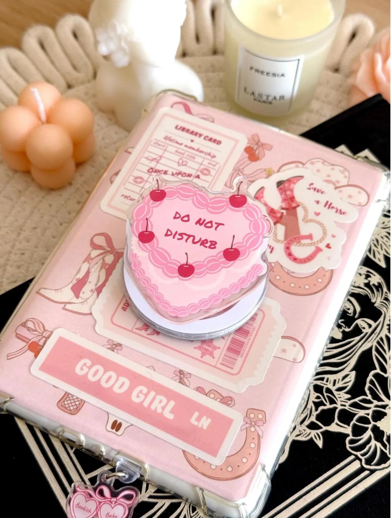Cake Magnetic E-Reader Grip